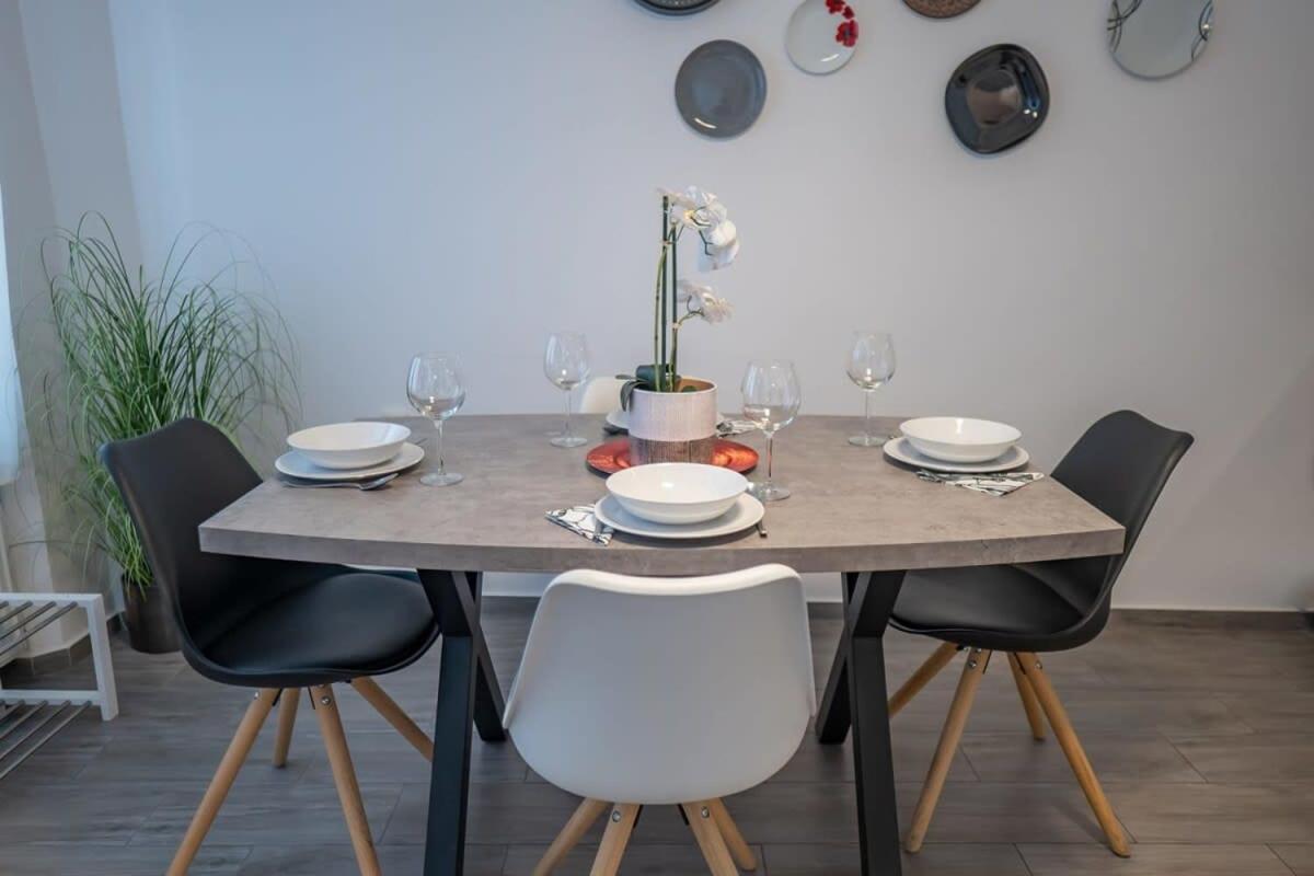 Chic Central Flat With River View Budapeste Exterior foto