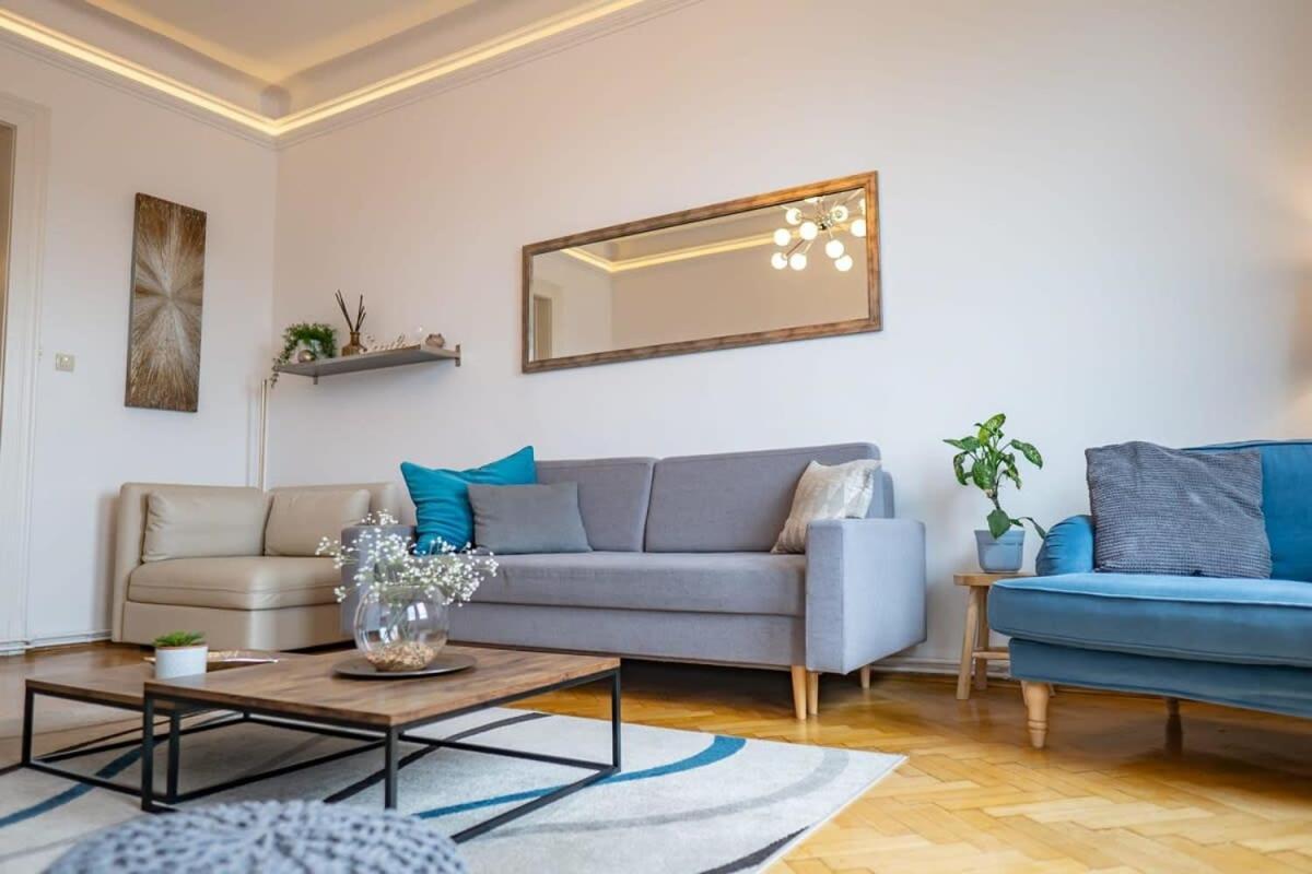 Chic Central Flat With River View Budapeste Exterior foto